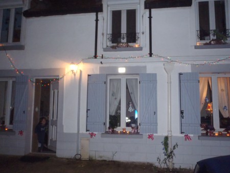 Notre maison décorée pour le 8 décembre !