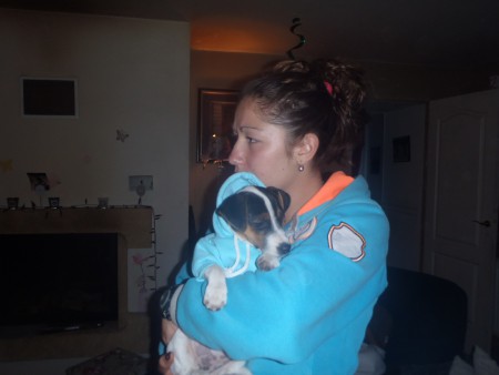 Izzie avec son sweat